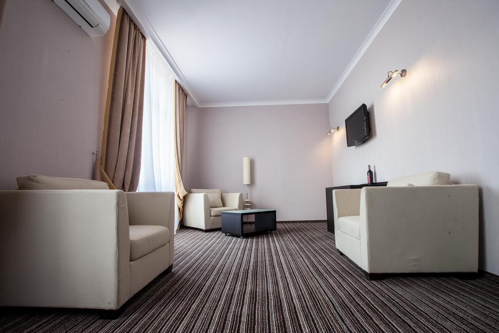 Optima Sumy Hotel Exterior foto